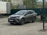 Toyota RAV4 2018 годаүшін12 900 000 тг. в Актобе – фото 2