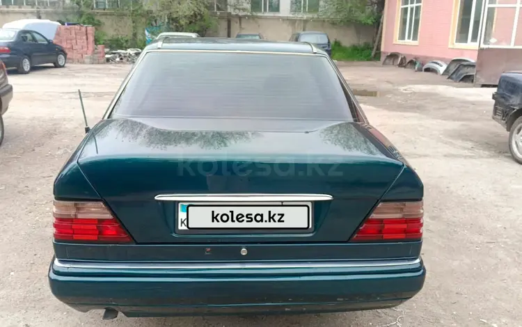 Mercedes-Benz E 200 1994 года за 2 300 000 тг. в Алматы