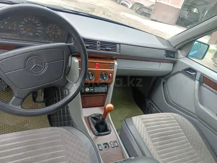 Mercedes-Benz E 200 1994 года за 2 300 000 тг. в Алматы – фото 4