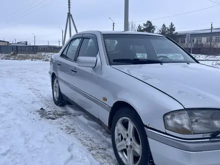 Mercedes-Benz C 200 1995 года за 2 000 000 тг. в Астана – фото 4