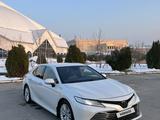 Toyota Camry 2019 года за 13 500 000 тг. в Алматы – фото 2