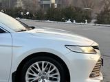 Toyota Camry 2019 года за 13 500 000 тг. в Алматы – фото 5