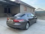 Toyota Camry 2018 года за 11 500 000 тг. в Тараз – фото 2