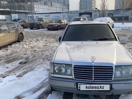 Mercedes-Benz E 230 1991 года за 1 800 000 тг. в Астана – фото 2