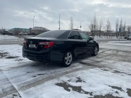 Toyota Camry 2013 года за 6 500 000 тг. в Актобе – фото 4