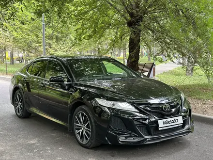 Toyota Camry 2021 года за 15 550 000 тг. в Алматы – фото 12