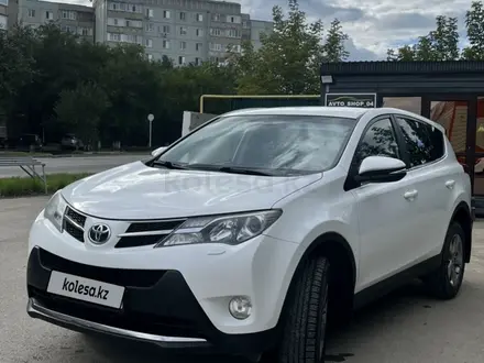 Toyota RAV4 2015 года за 11 800 000 тг. в Актобе – фото 2