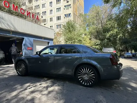 Chrysler 300C 2005 года за 5 500 000 тг. в Алматы – фото 12