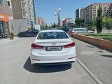 Hyundai Elantra 2017 года за 4 300 000 тг. в Уральск – фото 3