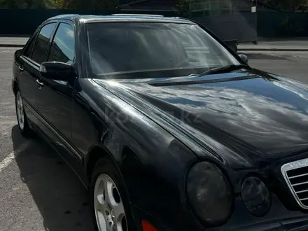 Mercedes-Benz E 320 2001 года за 3 600 000 тг. в Астана
