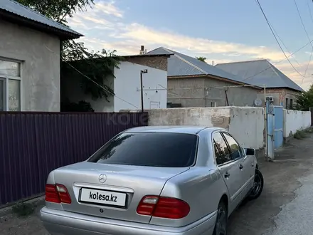 Mercedes-Benz E 230 1996 года за 2 300 000 тг. в Шиели – фото 2