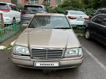 Mercedes-Benz C 180 1994 года за 850 000 тг. в Астана