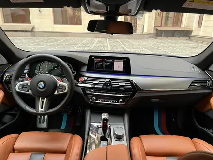 BMW M5 2018 года за 52 500 000 тг. в Алматы – фото 14