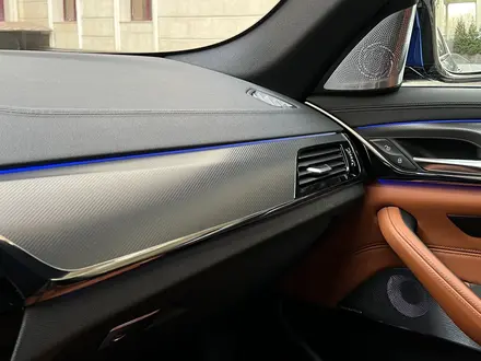 BMW M5 2018 года за 52 500 000 тг. в Алматы – фото 28