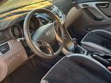 Hyundai Elantra 2014 года за 3 900 000 тг. в Атырау – фото 2