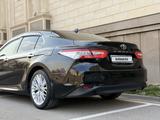 Toyota Camry 2019 года за 14 100 000 тг. в Алматы – фото 2