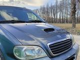 Kia Carnival 2003 года за 2 700 000 тг. в Тараз – фото 2