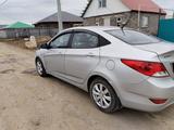 Hyundai Solaris 2014 года за 5 100 000 тг. в Уральск – фото 2