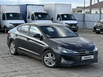 Hyundai Elantra 2020 года за 6 600 000 тг. в Атырау – фото 2