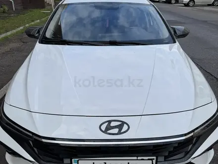 Hyundai Elantra 2023 года за 8 900 000 тг. в Алматы – фото 12