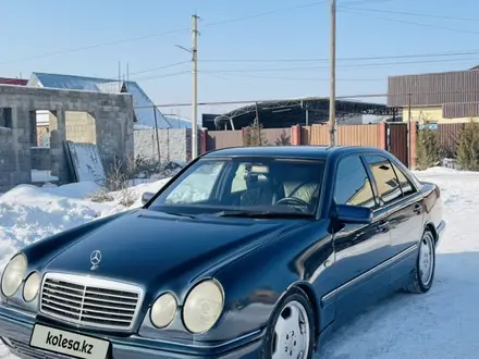 Mercedes-Benz E 320 1998 года за 3 500 000 тг. в Алматы – фото 2