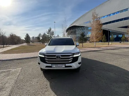 Toyota Land Cruiser 2022 года за 50 000 000 тг. в Астана – фото 2
