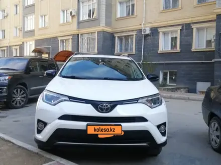 Toyota RAV4 2017 года за 9 500 000 тг. в Актау