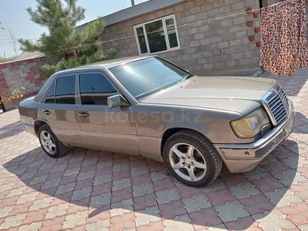 Mercedes-Benz E 260 1990 года за 2 700 000 тг. в Жаркент – фото 2