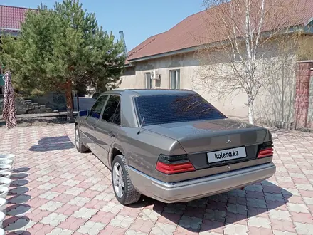 Mercedes-Benz E 260 1990 года за 2 700 000 тг. в Жаркент – фото 4
