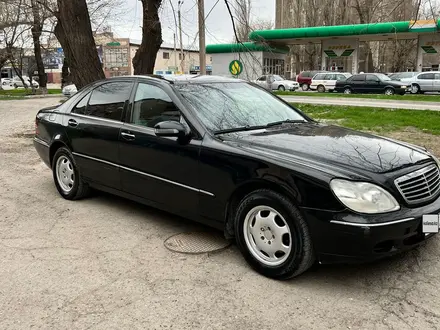 Mercedes-Benz S 320 2002 года за 4 500 000 тг. в Тараз – фото 2