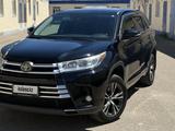 Toyota Highlander 2017 года за 9 800 000 тг. в Актау