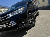 Toyota Highlander 2017 годаүшін9 800 000 тг. в Актау – фото 2