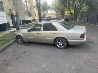 Mercedes-Benz E 230
