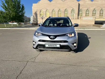 Toyota RAV4 2017 года за 13 300 000 тг. в Уральск – фото 14