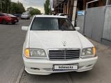 Mercedes-Benz C 200 1995 года за 2 350 000 тг. в Астана – фото 2