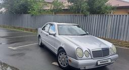 Mercedes-Benz E 320 1998 годаfor3 700 000 тг. в Атырау – фото 2