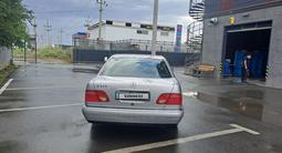 Mercedes-Benz E 320 1998 годаfor3 700 000 тг. в Атырау – фото 3