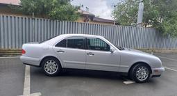 Mercedes-Benz E 320 1998 годаfor3 700 000 тг. в Атырау – фото 5