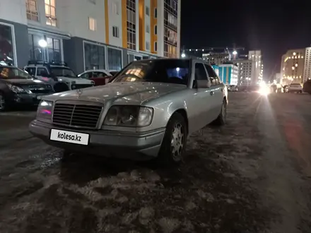 Mercedes-Benz E 220 1994 года за 1 700 000 тг. в Астана