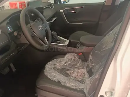 Toyota RAV4 2023 года за 20 500 000 тг. в Актобе – фото 3