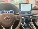 Toyota RAV4 2023 года за 20 500 000 тг. в Актобе – фото 4