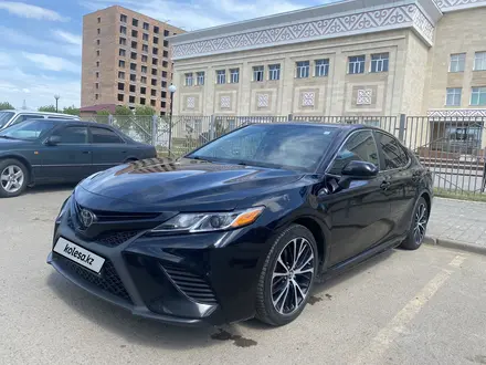 Toyota Camry 2019 года за 12 100 000 тг. в Астана – фото 2