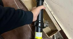 Амортизатор передний Land cruiser prado 120 за 65 000 тг. в Актау