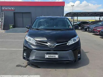 Toyota Sienna 2018 года за 9 600 000 тг. в Алматы