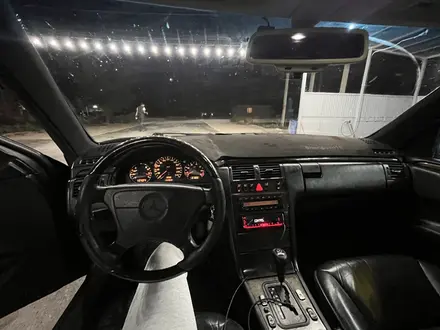 Mercedes-Benz E 230 1997 года за 2 200 000 тг. в Алматы – фото 12