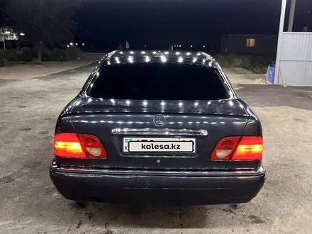 Mercedes-Benz E 230 1997 года за 2 200 000 тг. в Алматы – фото 13