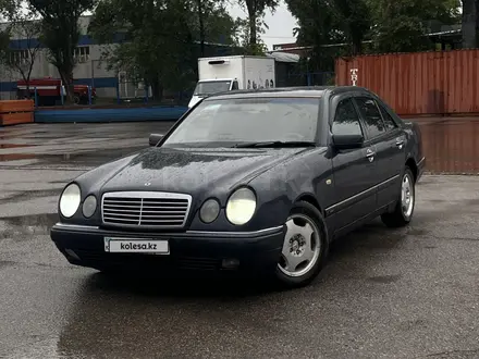 Mercedes-Benz E 230 1997 года за 2 200 000 тг. в Алматы – фото 2