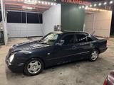 Mercedes-Benz E 230 1997 года за 2 400 000 тг. в Алматы – фото 5
