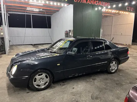 Mercedes-Benz E 230 1997 года за 2 200 000 тг. в Алматы – фото 5