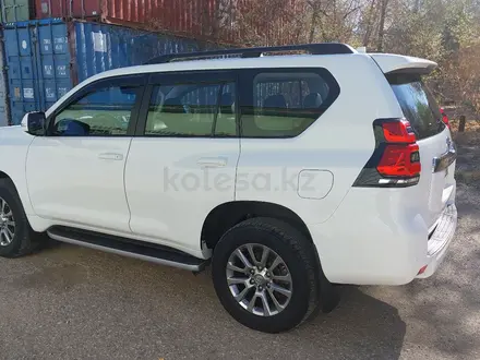 Toyota Land Cruiser Prado 2017 года за 23 500 000 тг. в Актобе – фото 22